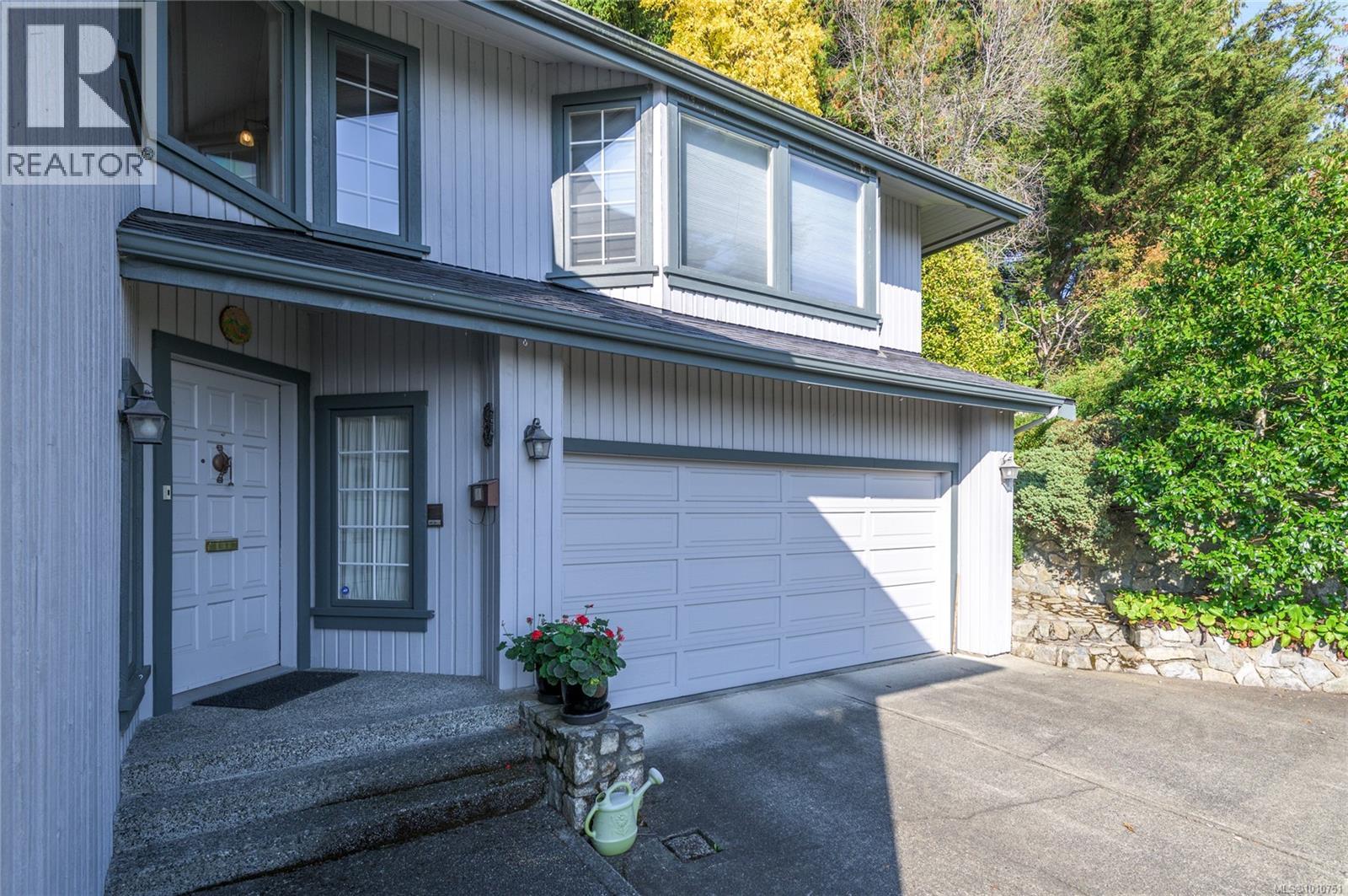  8742 Pender Park Drive, North Saanich