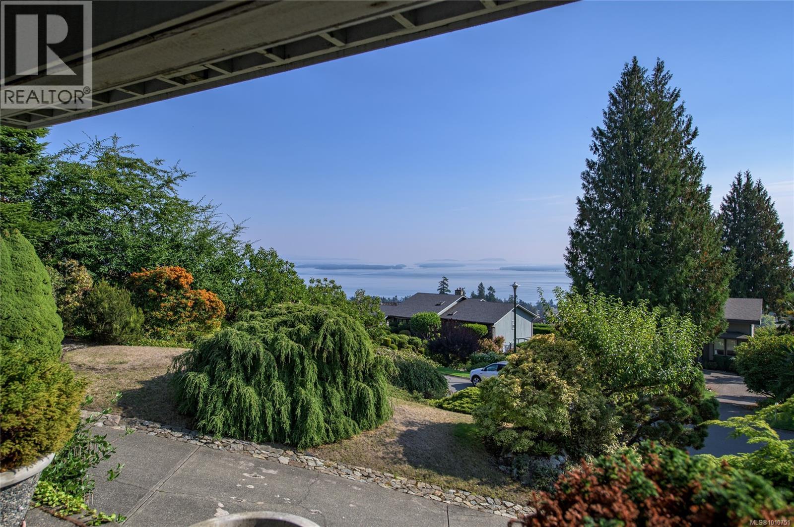  8742 Pender Park Drive, North Saanich