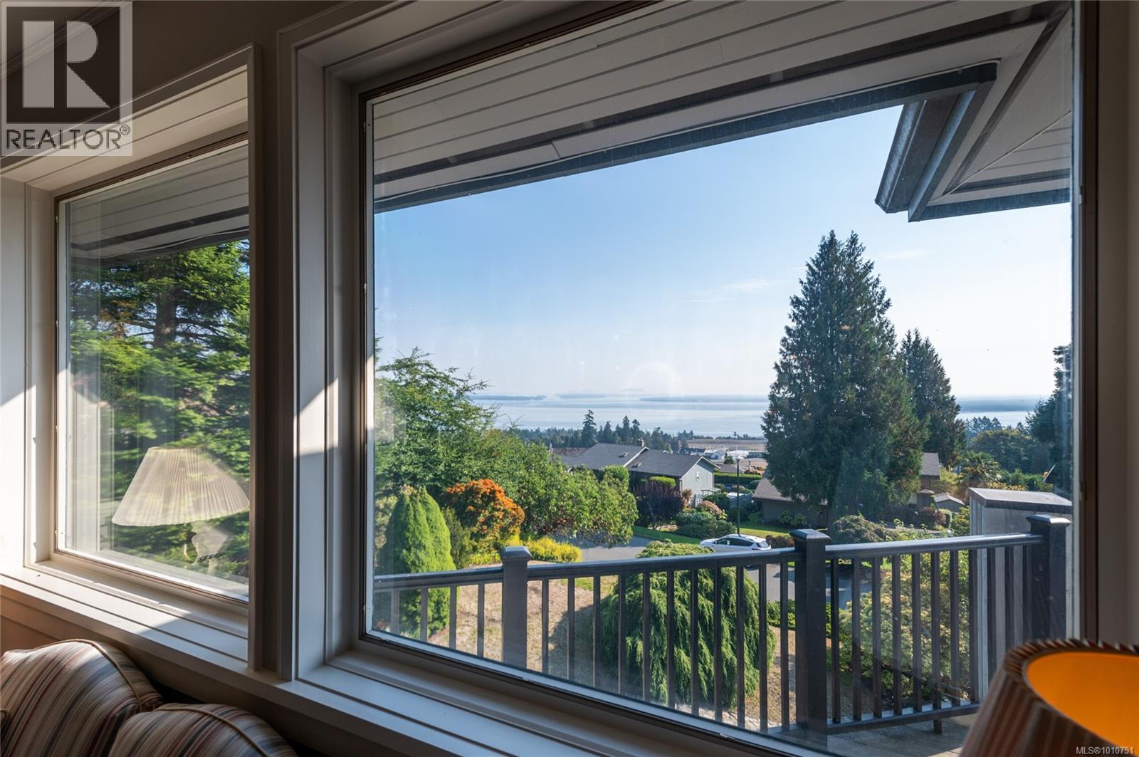  8742 Pender Park Drive, North Saanich