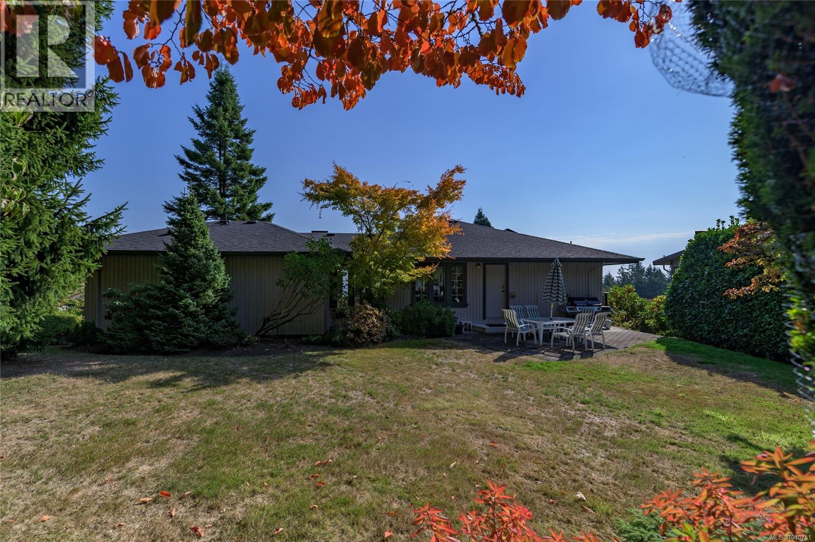  8742 Pender Park Drive, North Saanich