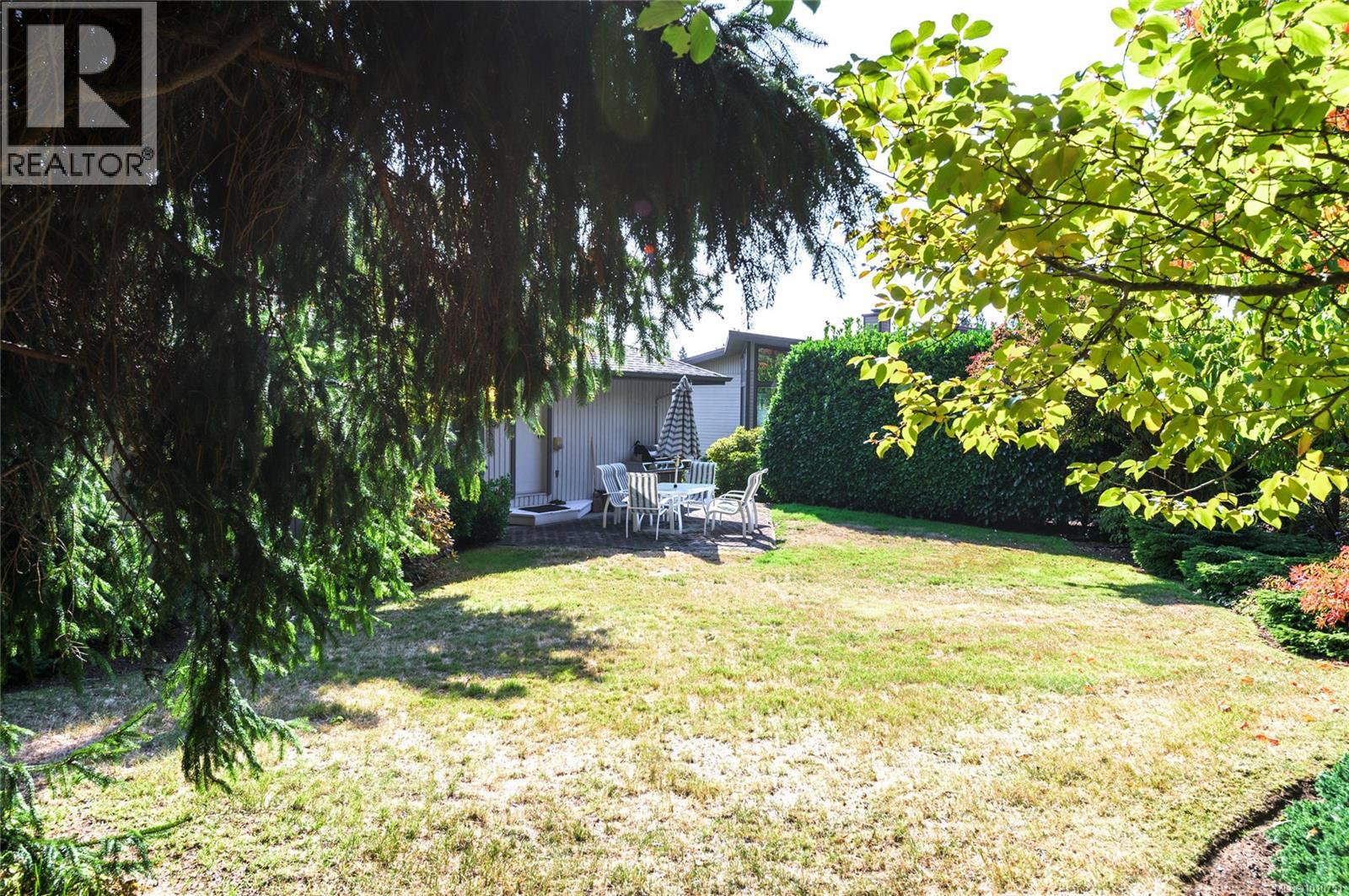  8742 Pender Park Drive, North Saanich