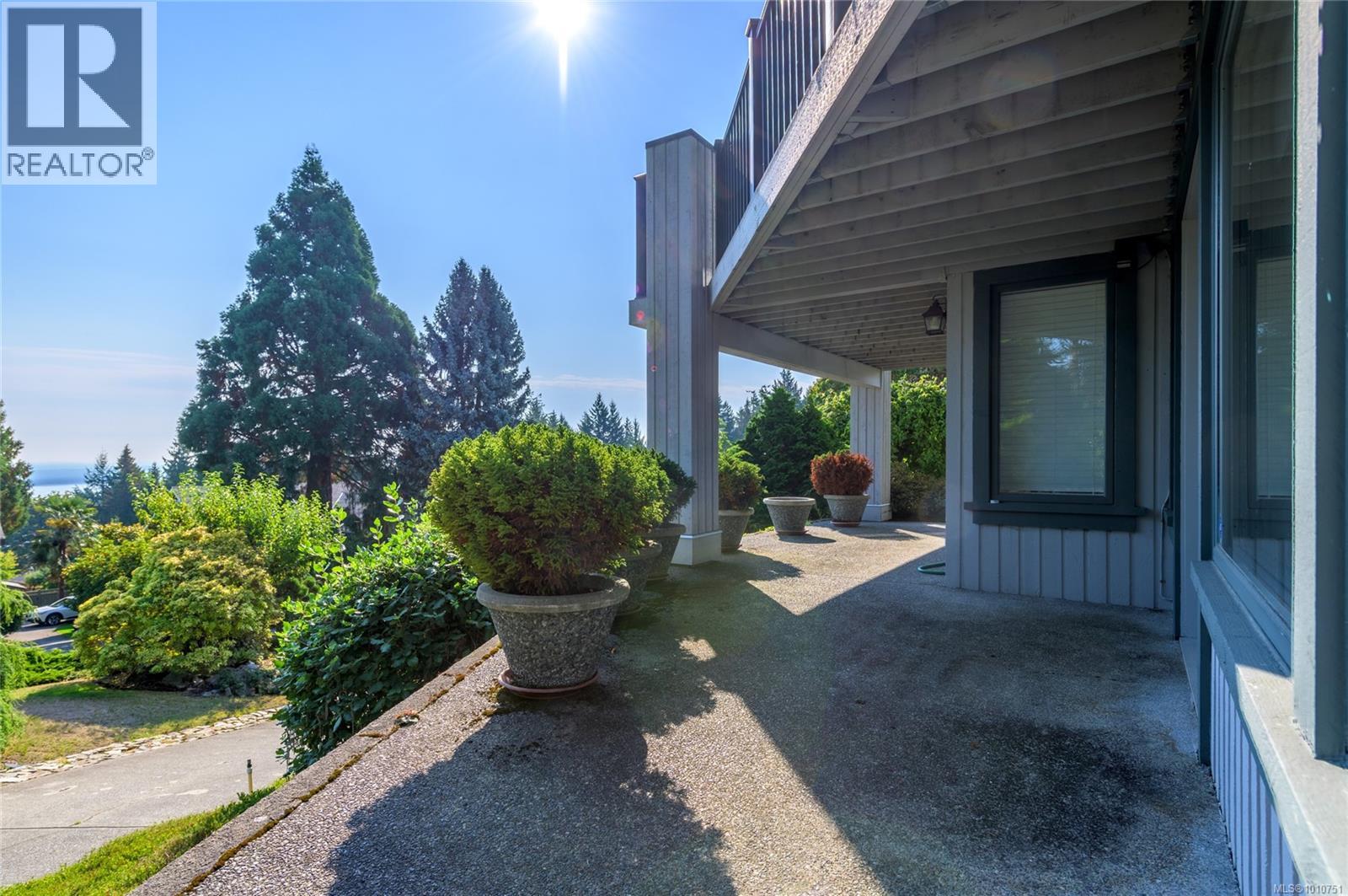  8742 Pender Park Drive, North Saanich