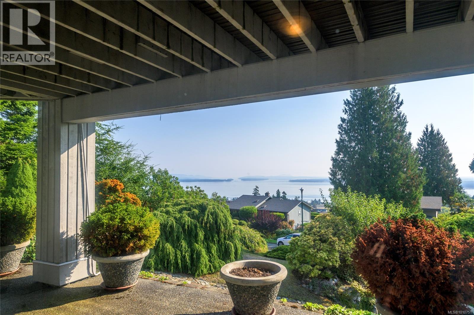  8742 Pender Park Drive, North Saanich