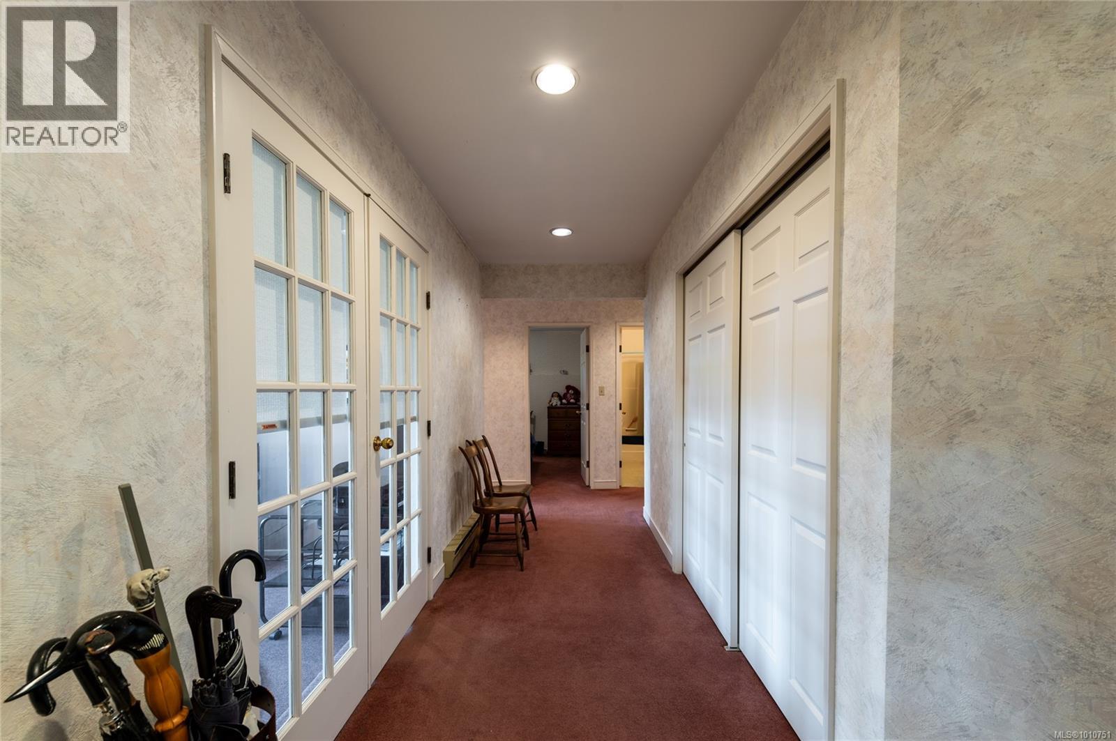  8742 Pender Park Drive, North Saanich