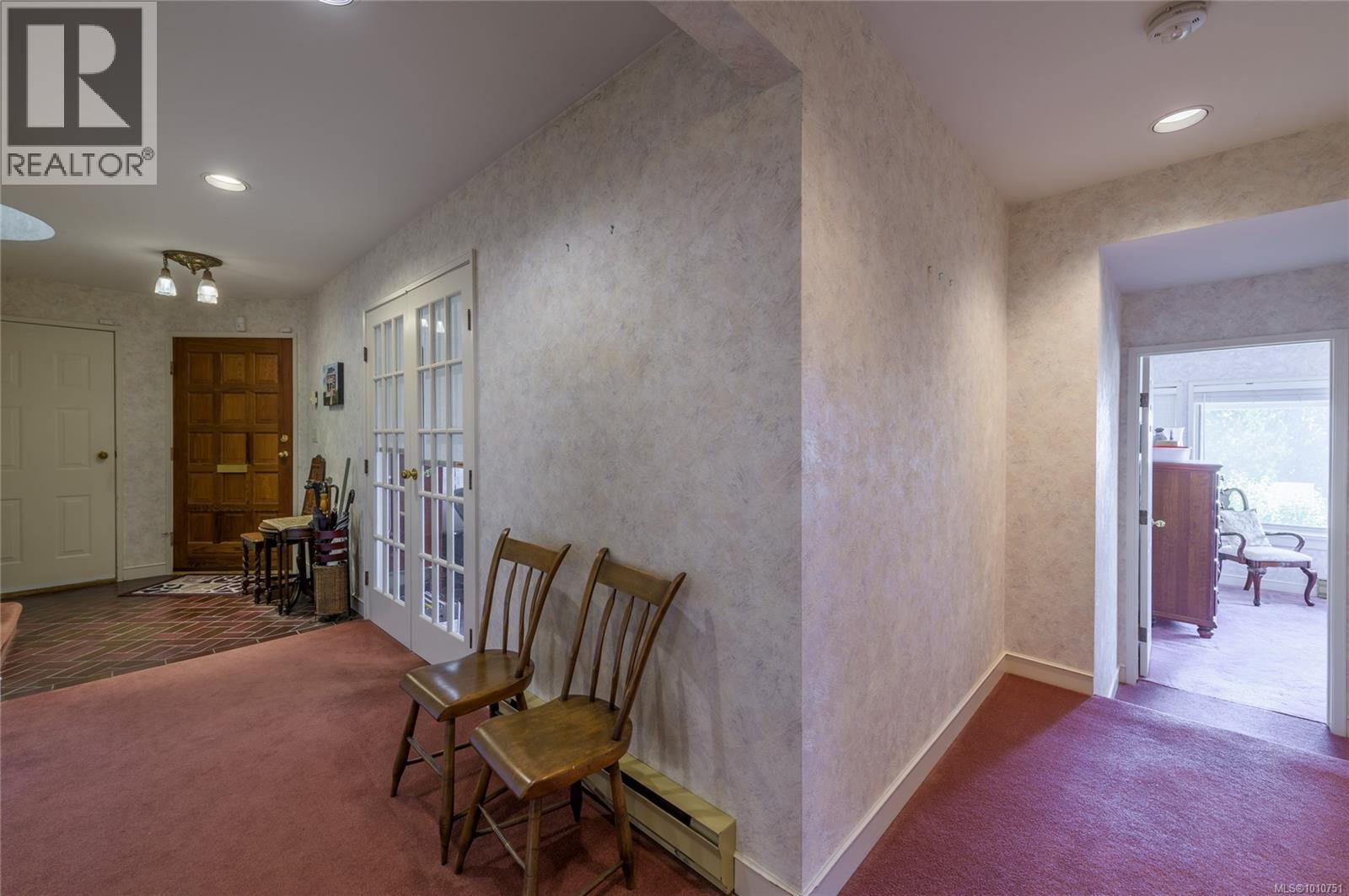  8742 Pender Park Drive, North Saanich