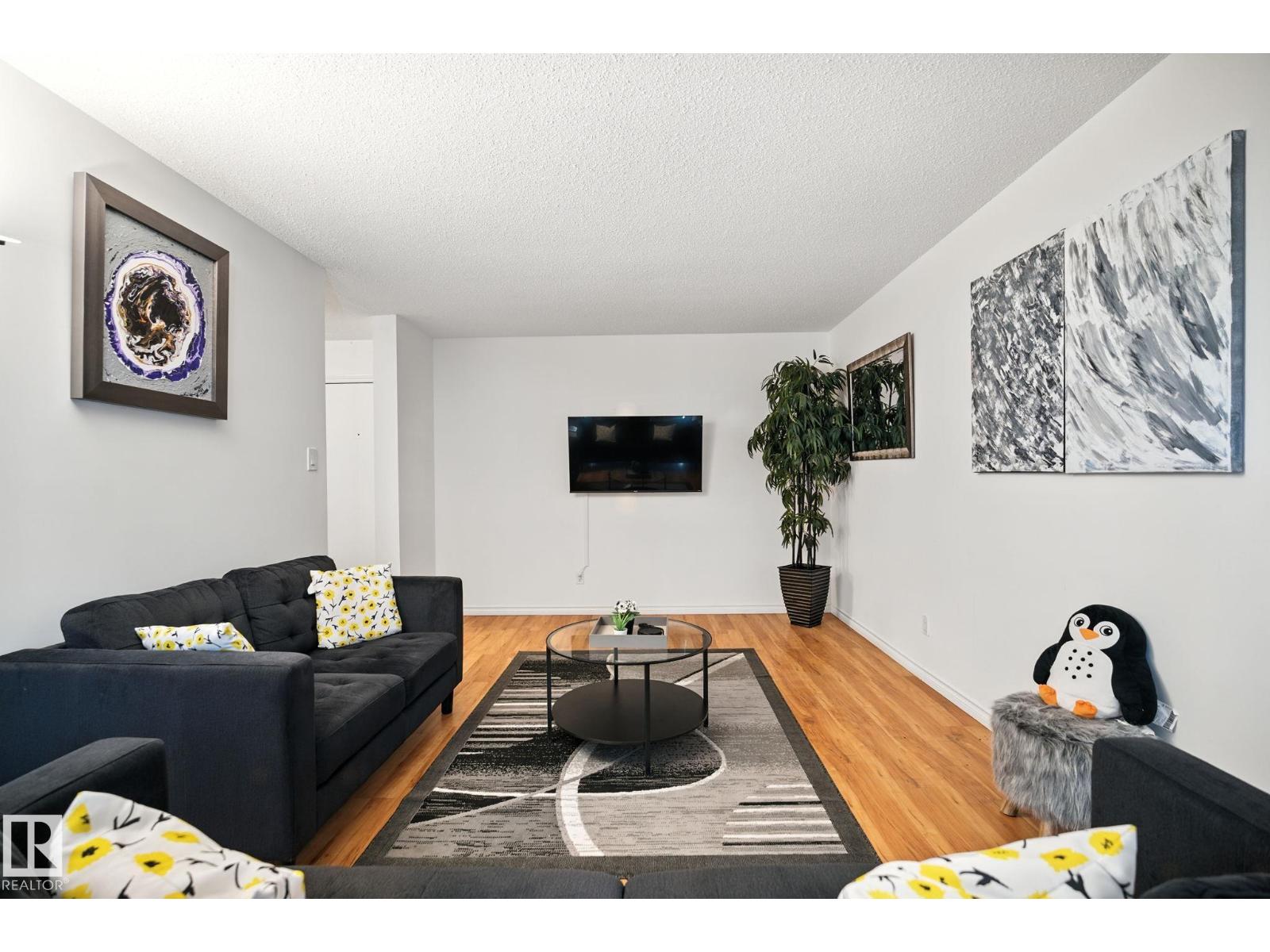 Photo 4 of 202 10149 83 Av Nw, Edmonton AB