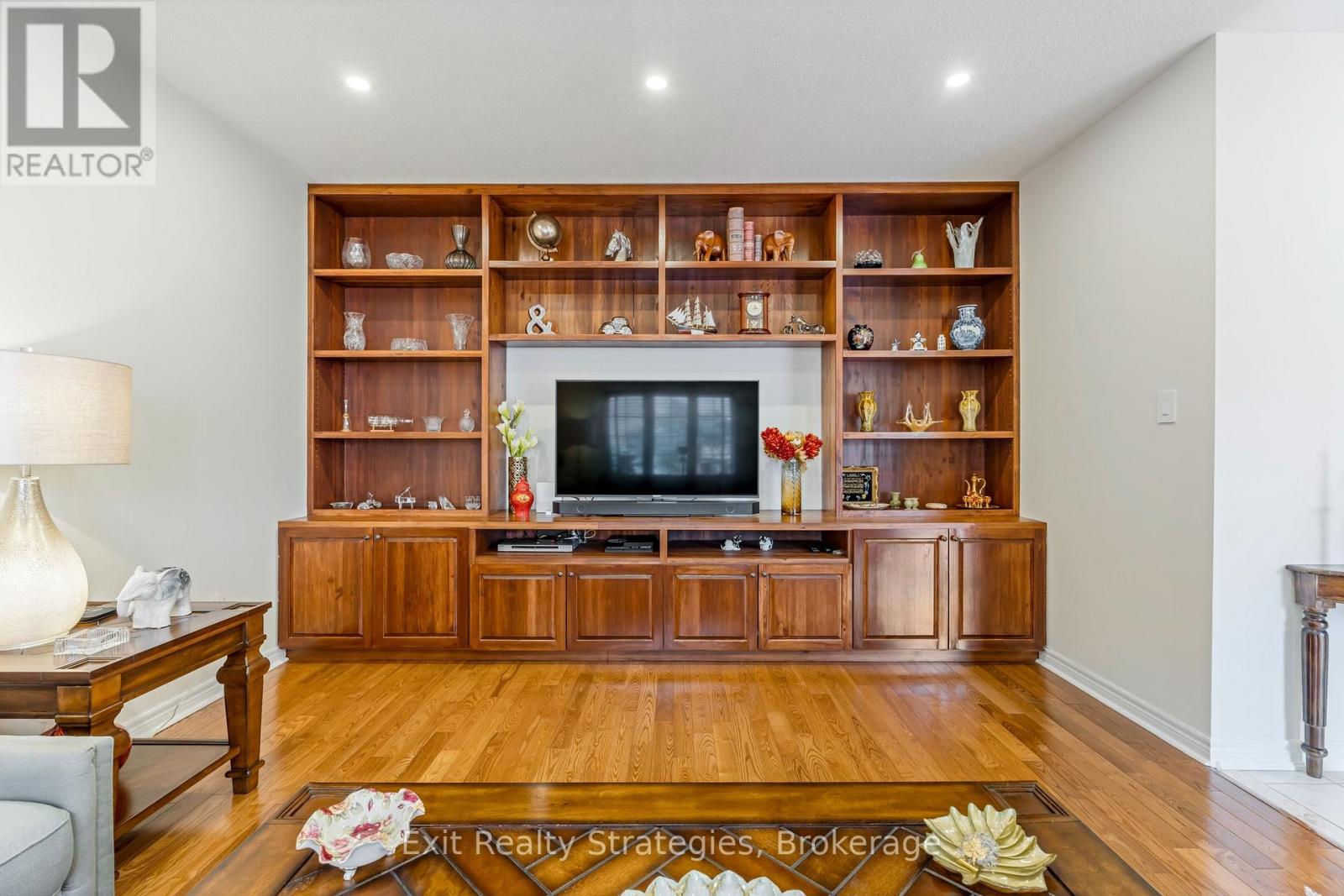 Photo 18 of 100 Springstead Avenue, Hamilton ON