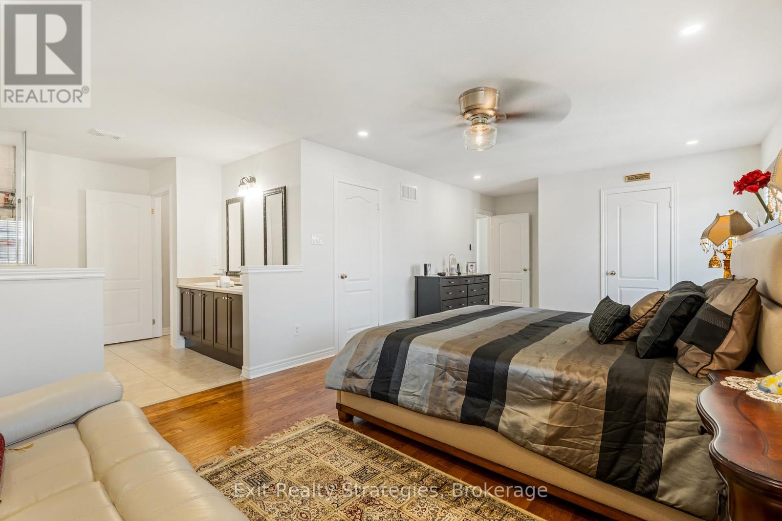 Photo 24 of 100 Springstead Avenue, Hamilton ON