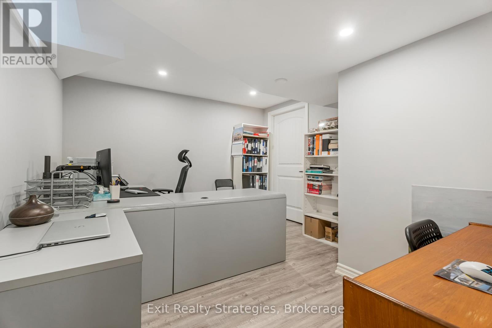 Photo 37 of 100 Springstead Avenue, Hamilton ON