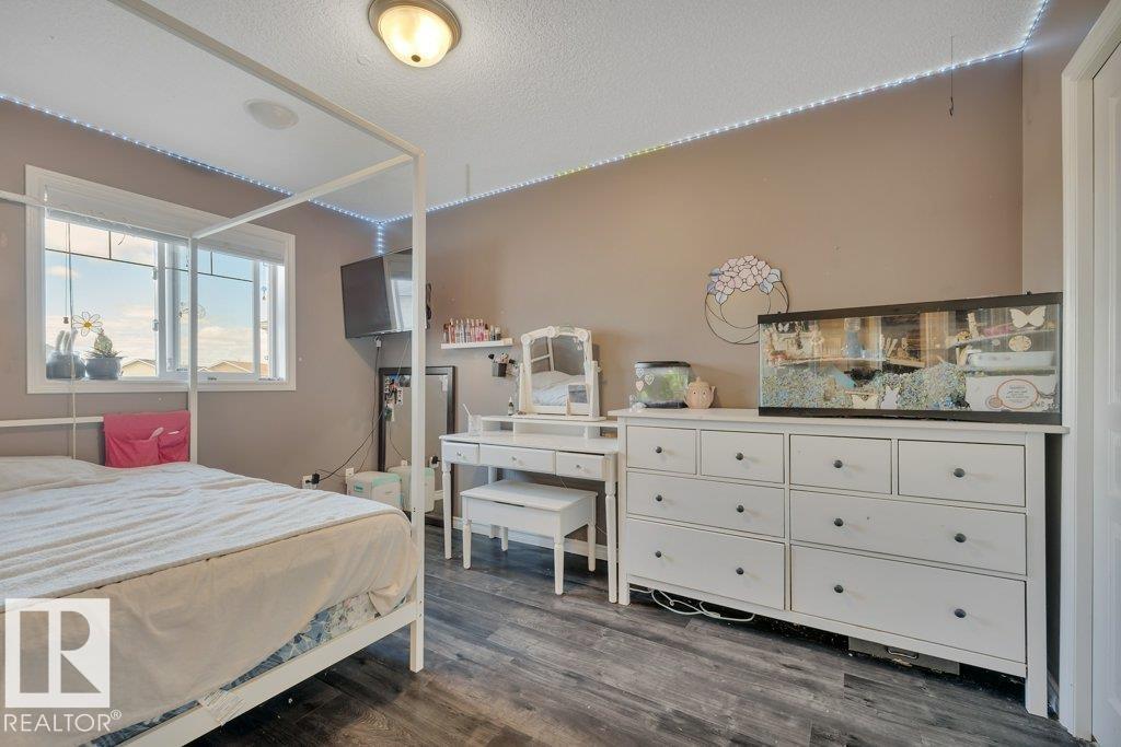 Photo 35 of 53 Douglas Cr, Leduc AB