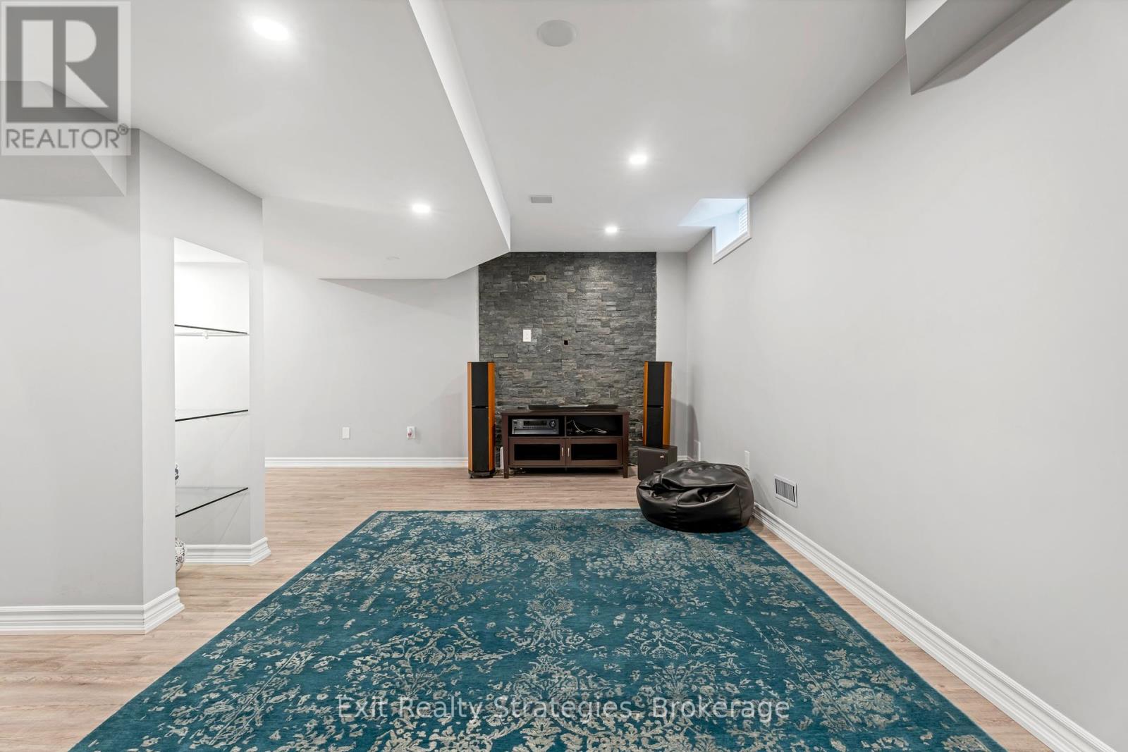 Photo 36 of 100 Springstead Avenue, Hamilton ON