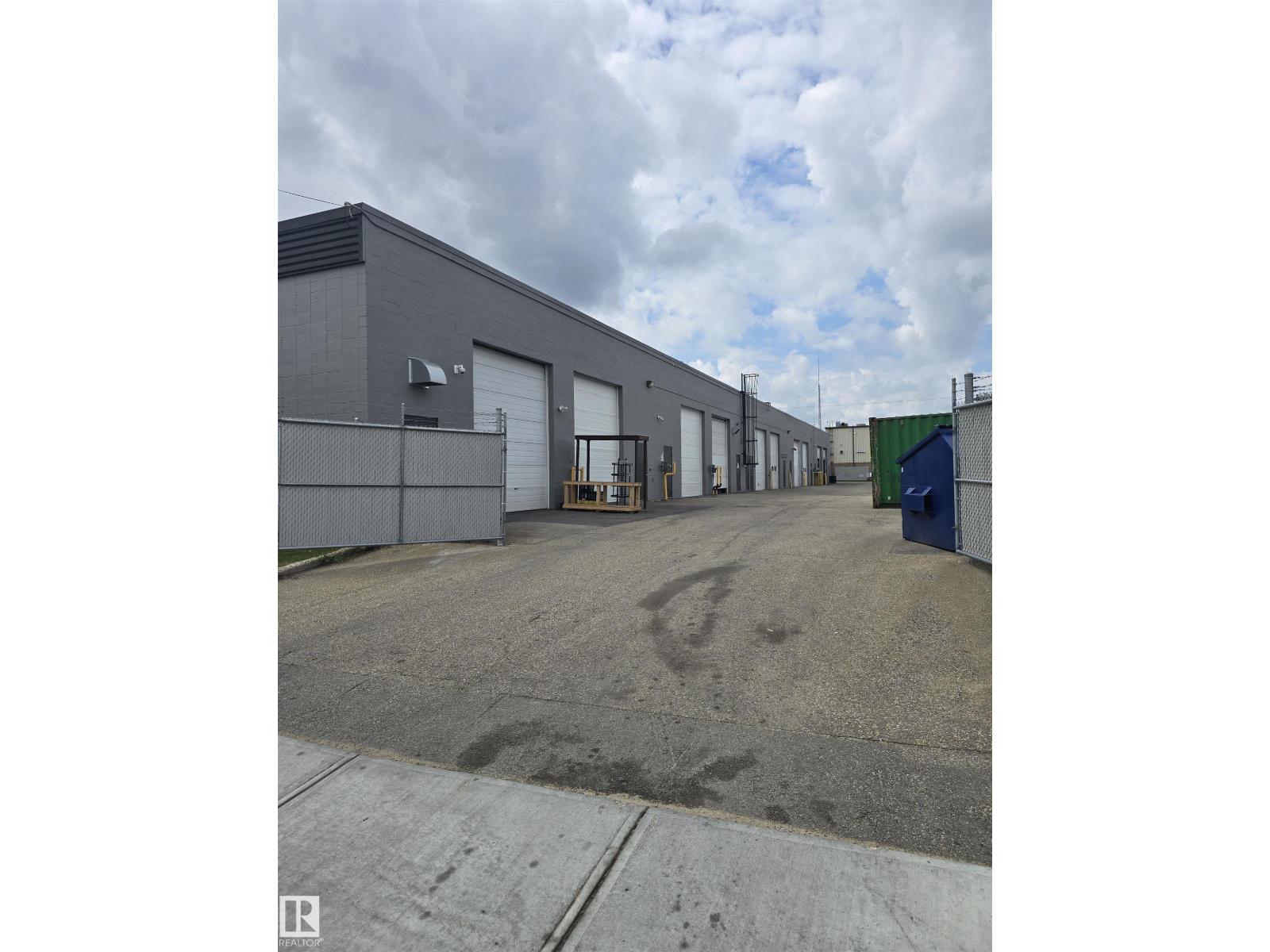 Photo 3 of 9324 31 Av Nw, Edmonton AB
