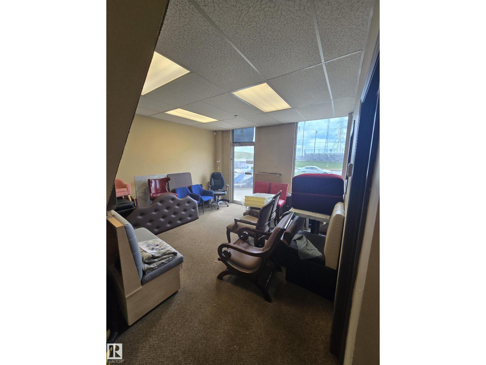 Photo 5 of 9324 31 Av Nw, Edmonton AB