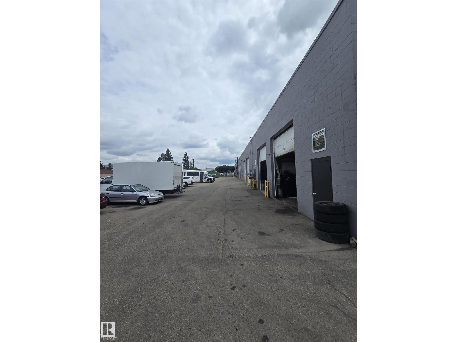 Photo 4 of 9324 31 Av Nw, Edmonton AB