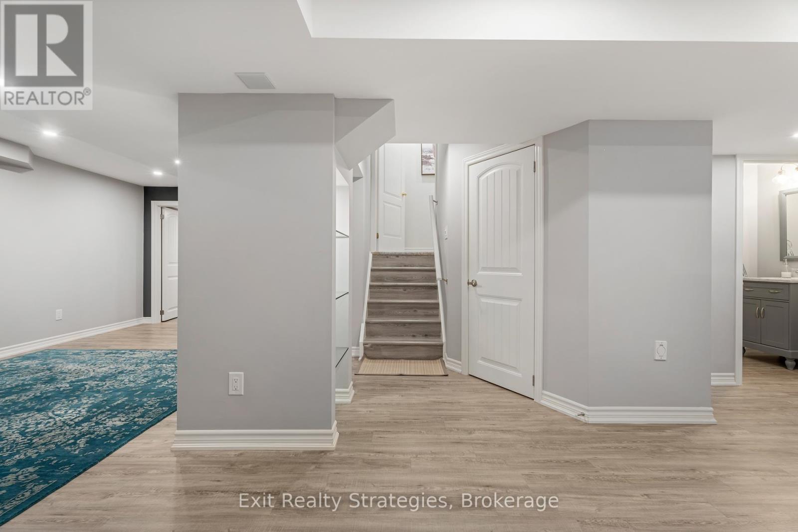 Photo 34 of 100 Springstead Avenue, Hamilton ON