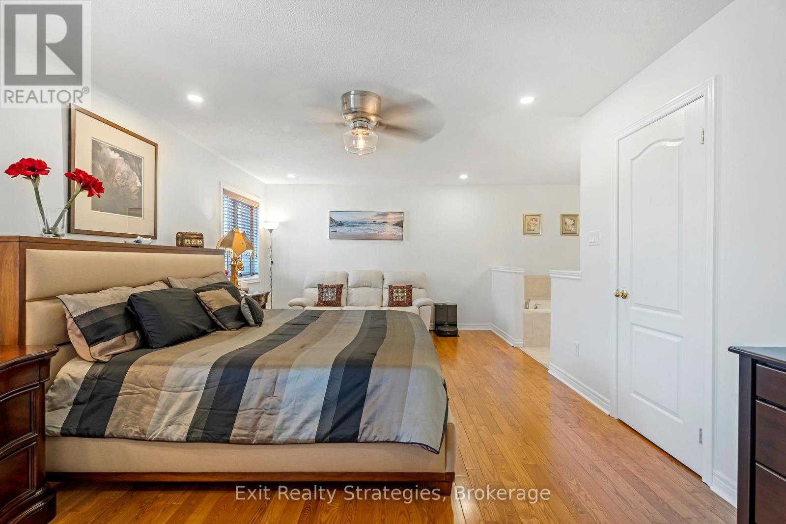 Photo 23 of 100 Springstead Avenue, Hamilton ON