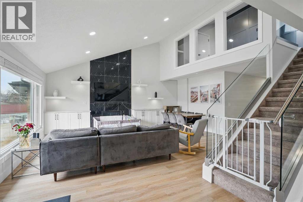 Single Family House for Sale in  Deer Park Place SE Deer Run Calgary 
