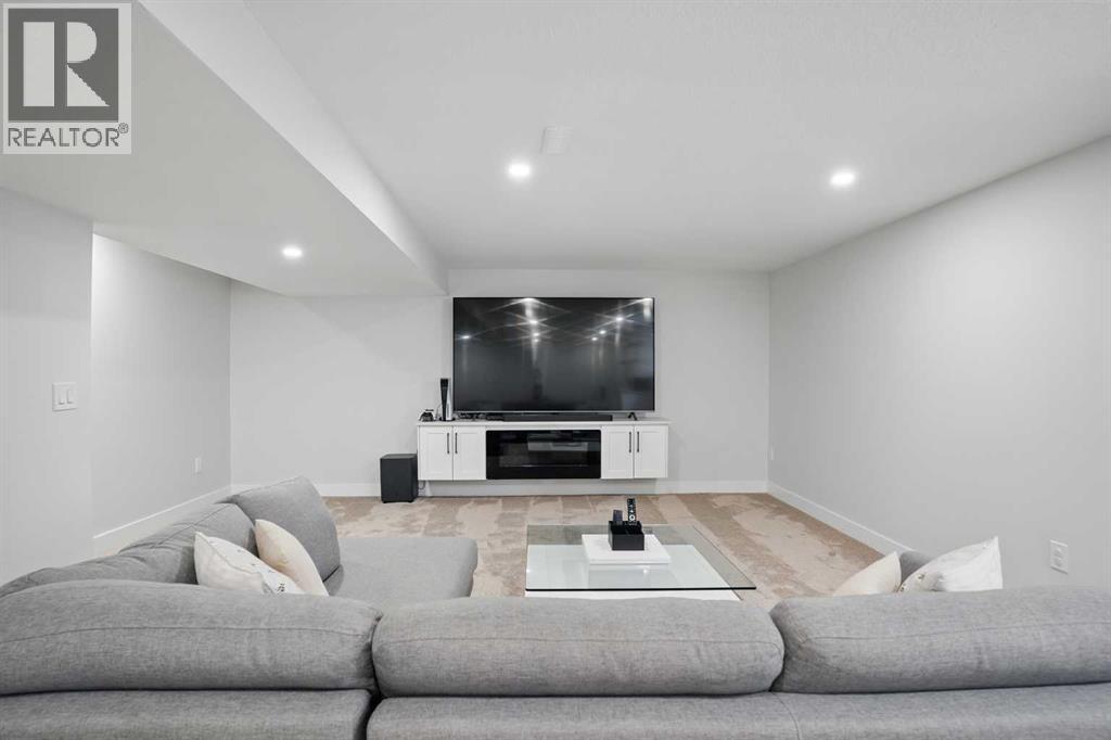 Single Family House for Sale in  Deer Park Place SE Deer Run Calgary 