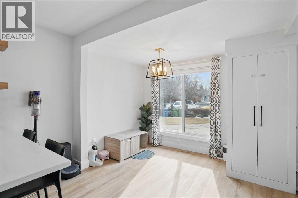 Single Family House for Sale in  Deer Park Place SE Deer Run Calgary 