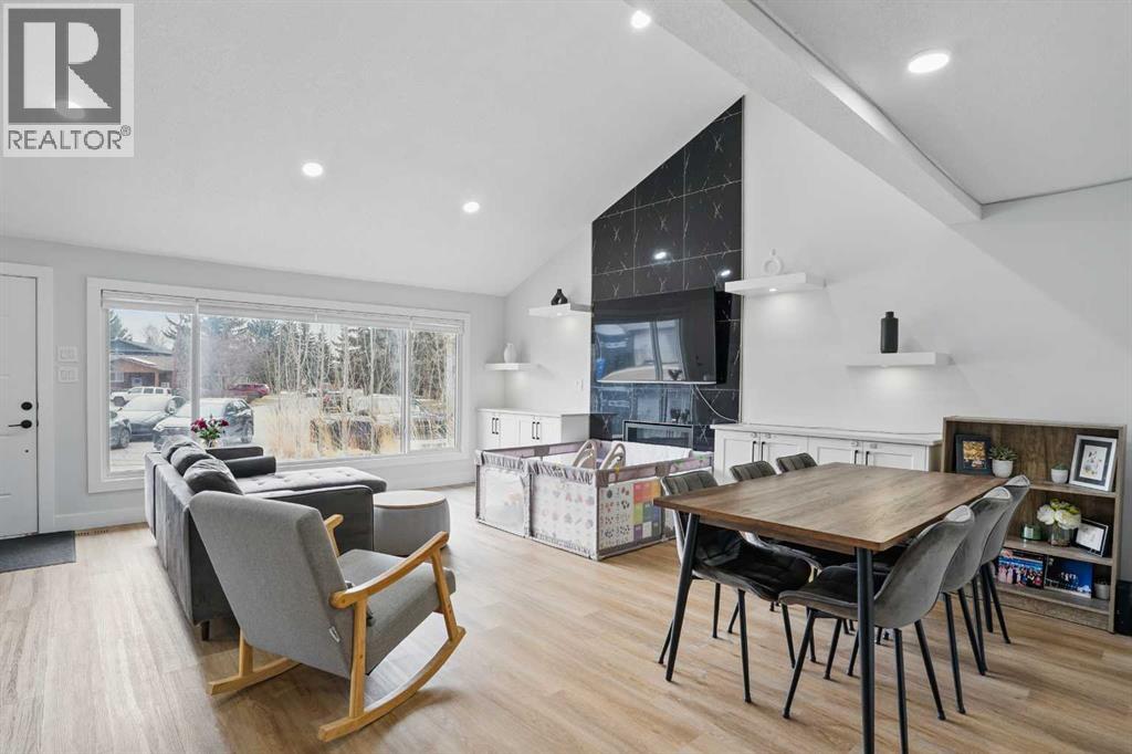 Single Family House for Sale in  Deer Park Place SE Deer Run Calgary 