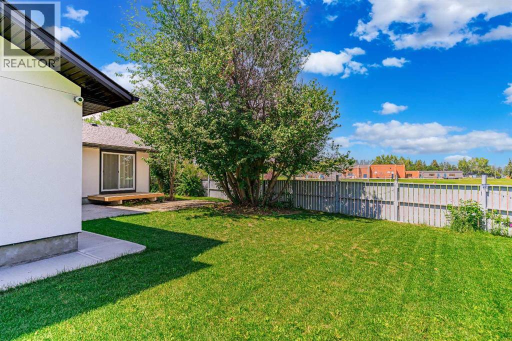 Single Family House for Sale in  Deer Park Place SE Deer Run Calgary 