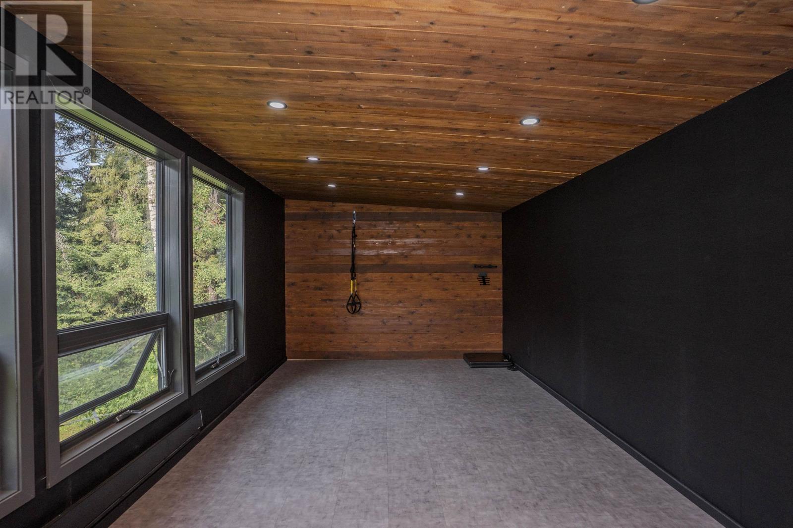 Photo 37 of 121 Chercover Dr, Thunder Bay ON
