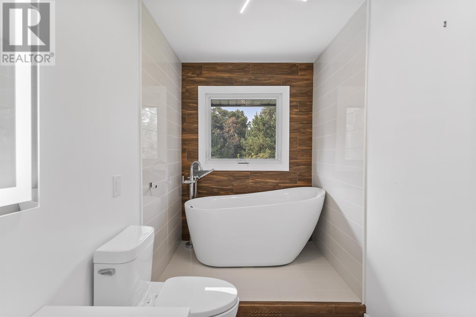 Photo 26 of 121 Chercover Dr, Thunder Bay ON