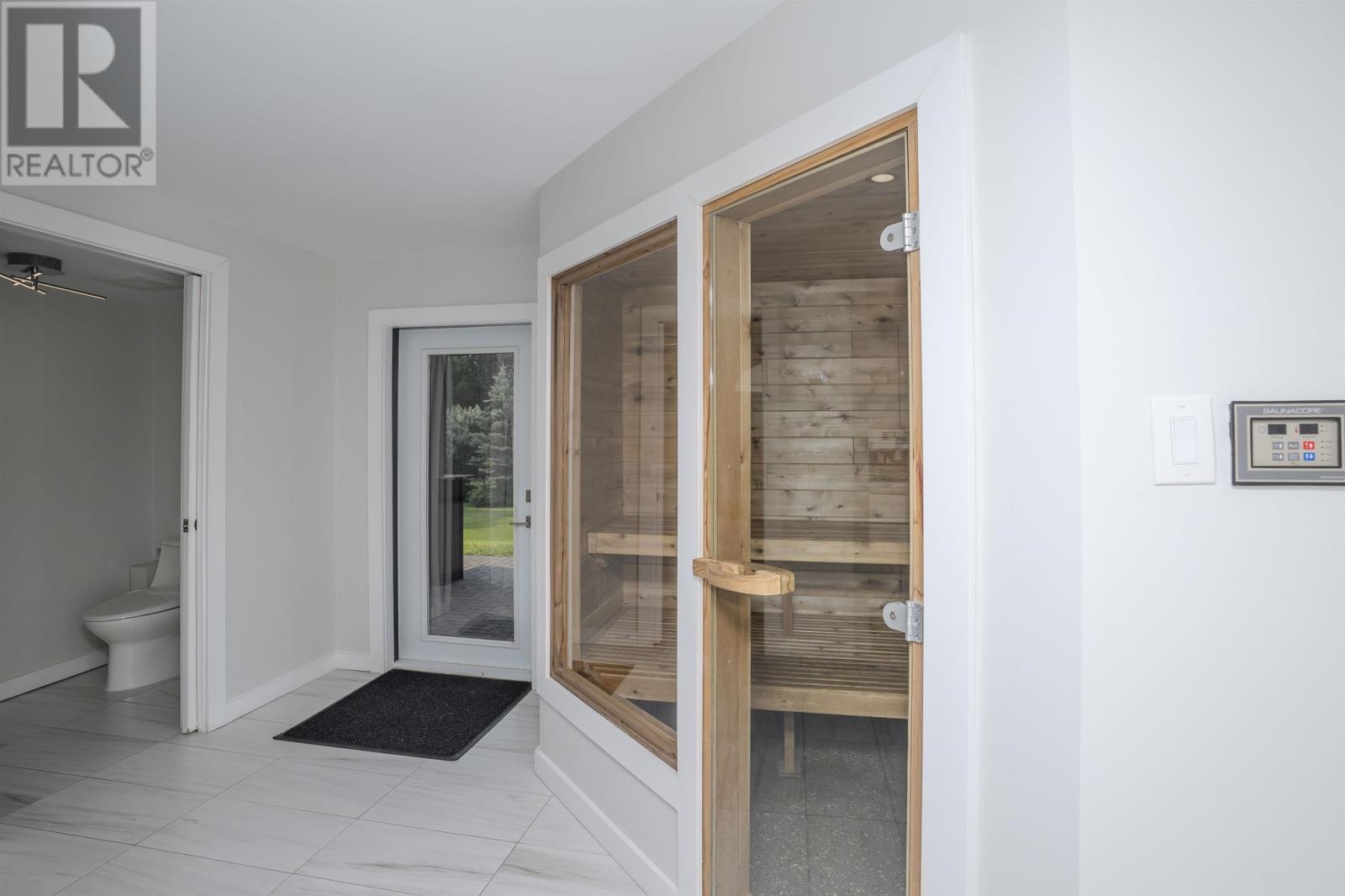 Photo 33 of 121 Chercover Dr, Thunder Bay ON