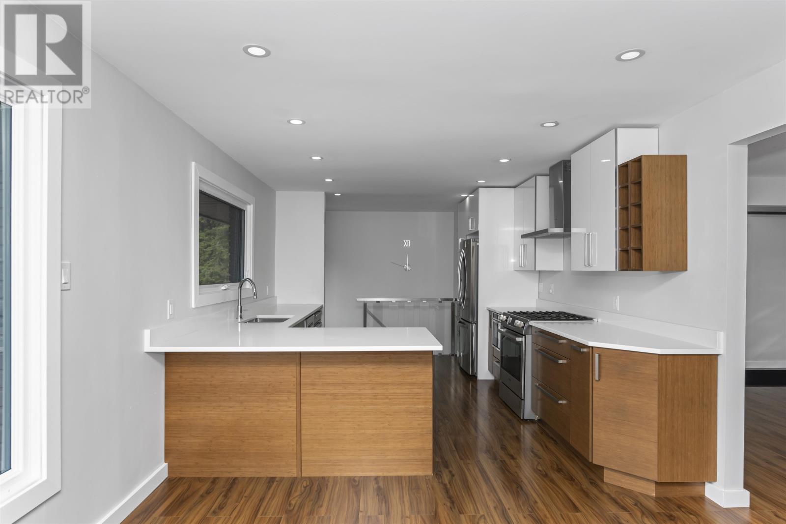 Photo 8 of 121 Chercover Dr, Thunder Bay ON