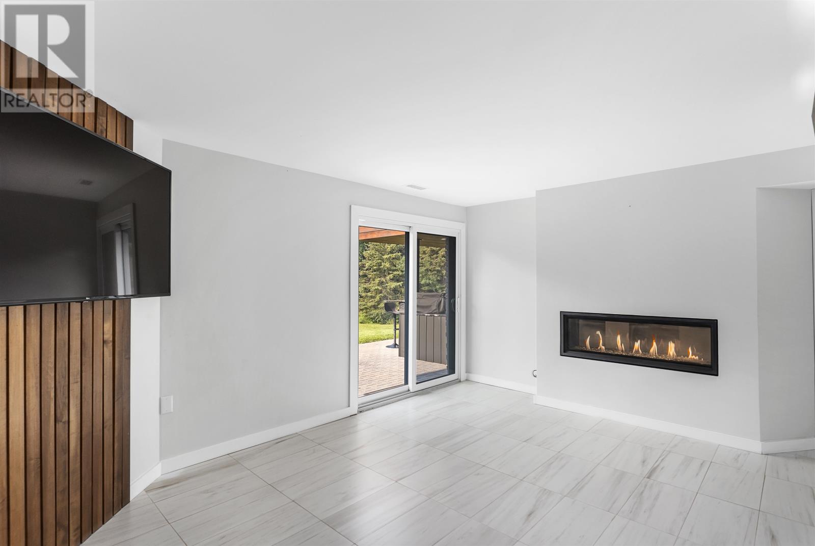 Photo 25 of 121 Chercover Dr, Thunder Bay ON