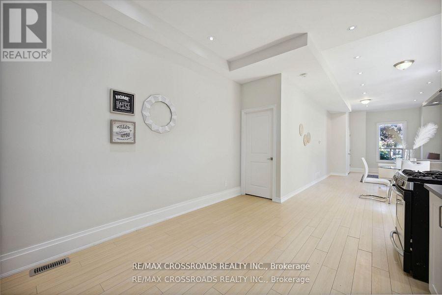 Photo 7 of Main Fl 148 Fifth Street, Toronto ON