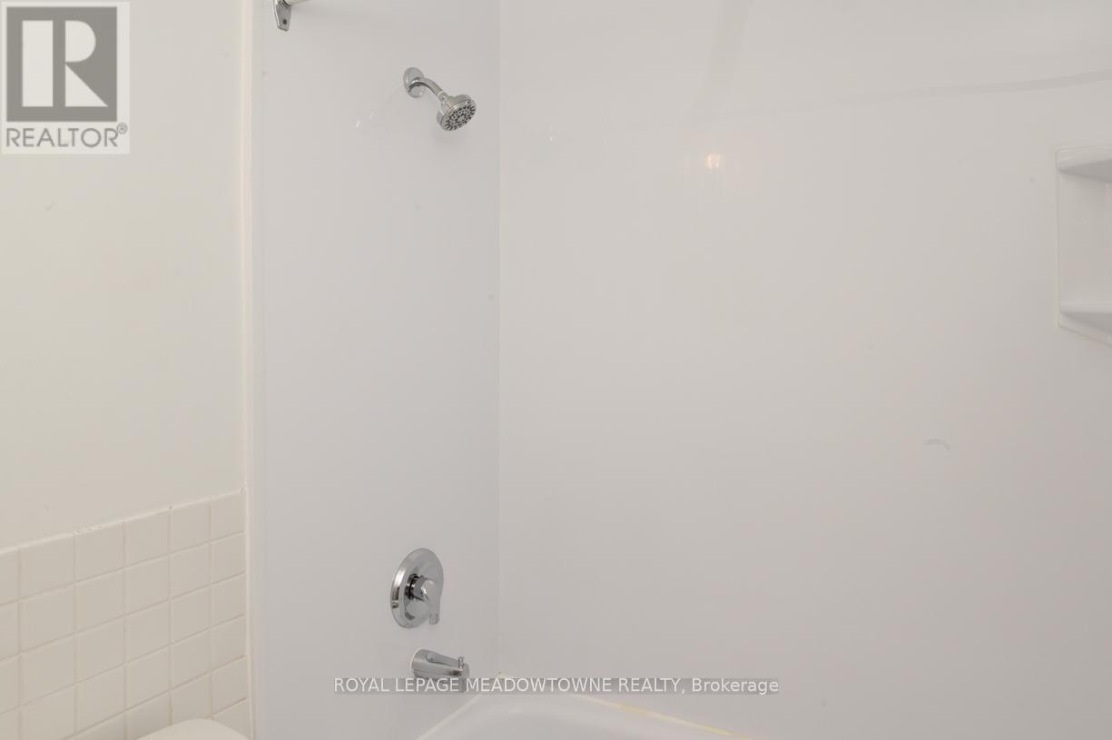 Photo 3 of 405 1017 Seneca Avenue, Mississauga ON