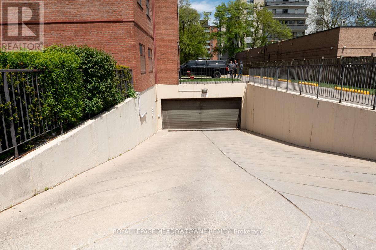 Photo 8 of 405 1017 Seneca Avenue, Mississauga ON