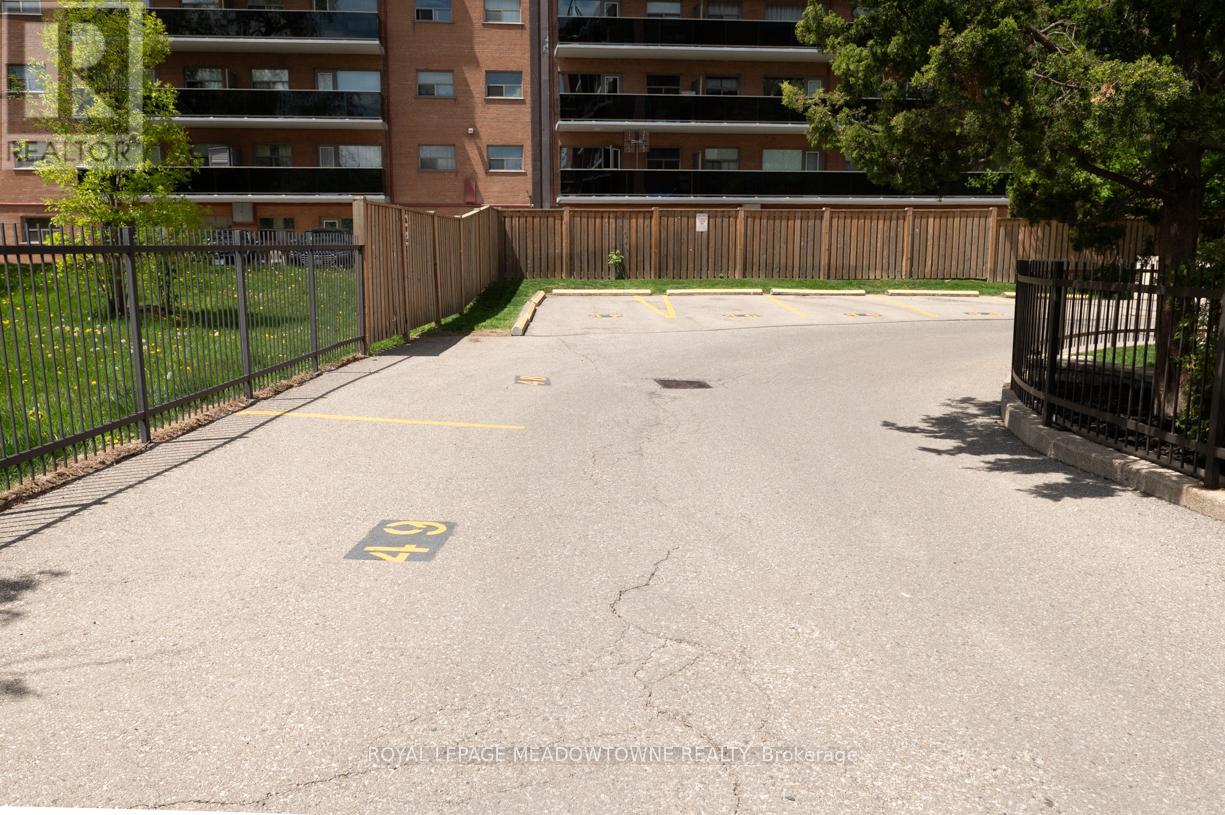 Photo 6 of 405 1017 Seneca Avenue, Mississauga ON