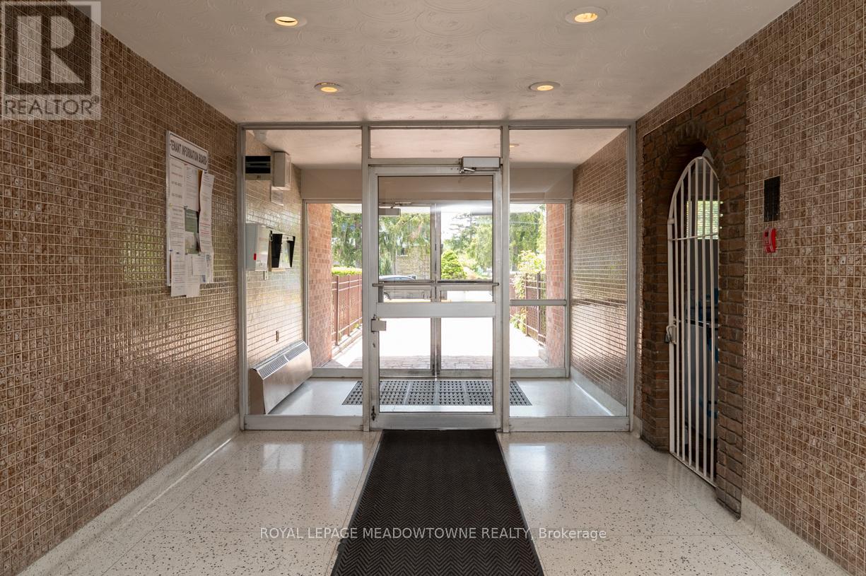 Photo 11 of 405 1017 Seneca Avenue, Mississauga ON