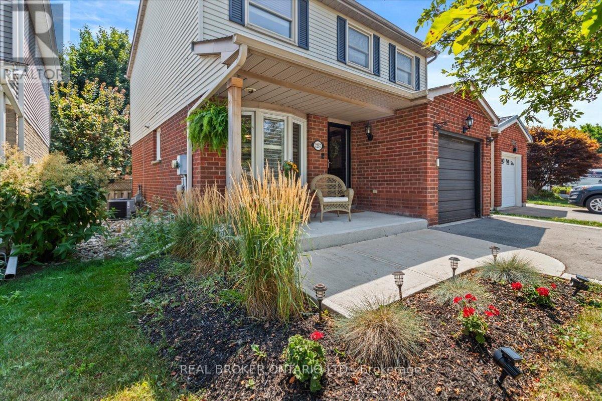 Photo 1 of 2257 Silverbirch Court, Burlington ON