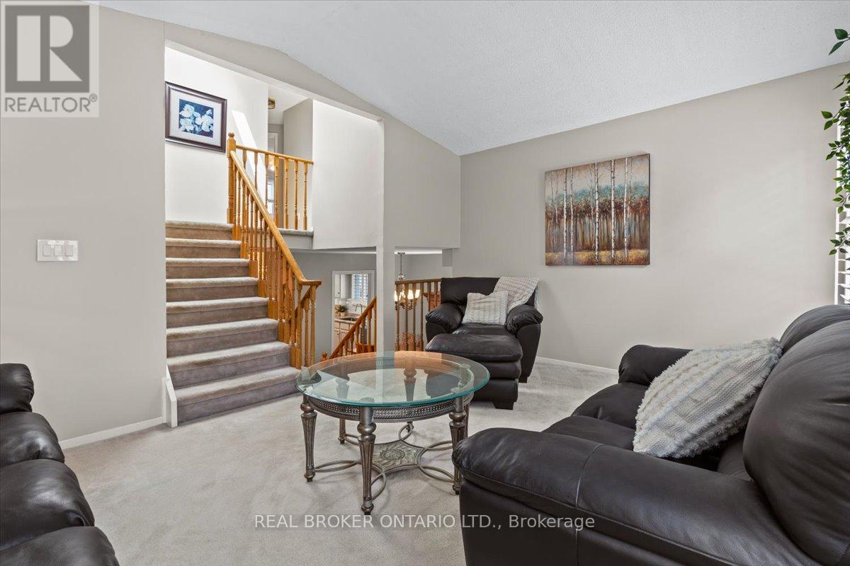 Photo 14 of 2257 Silverbirch Court, Burlington ON