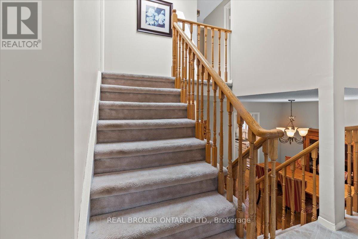 Photo 15 of 2257 Silverbirch Court, Burlington ON