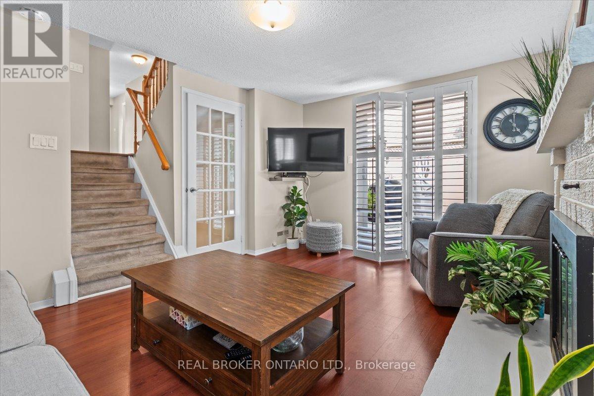Photo 25 of 2257 Silverbirch Court, Burlington ON
