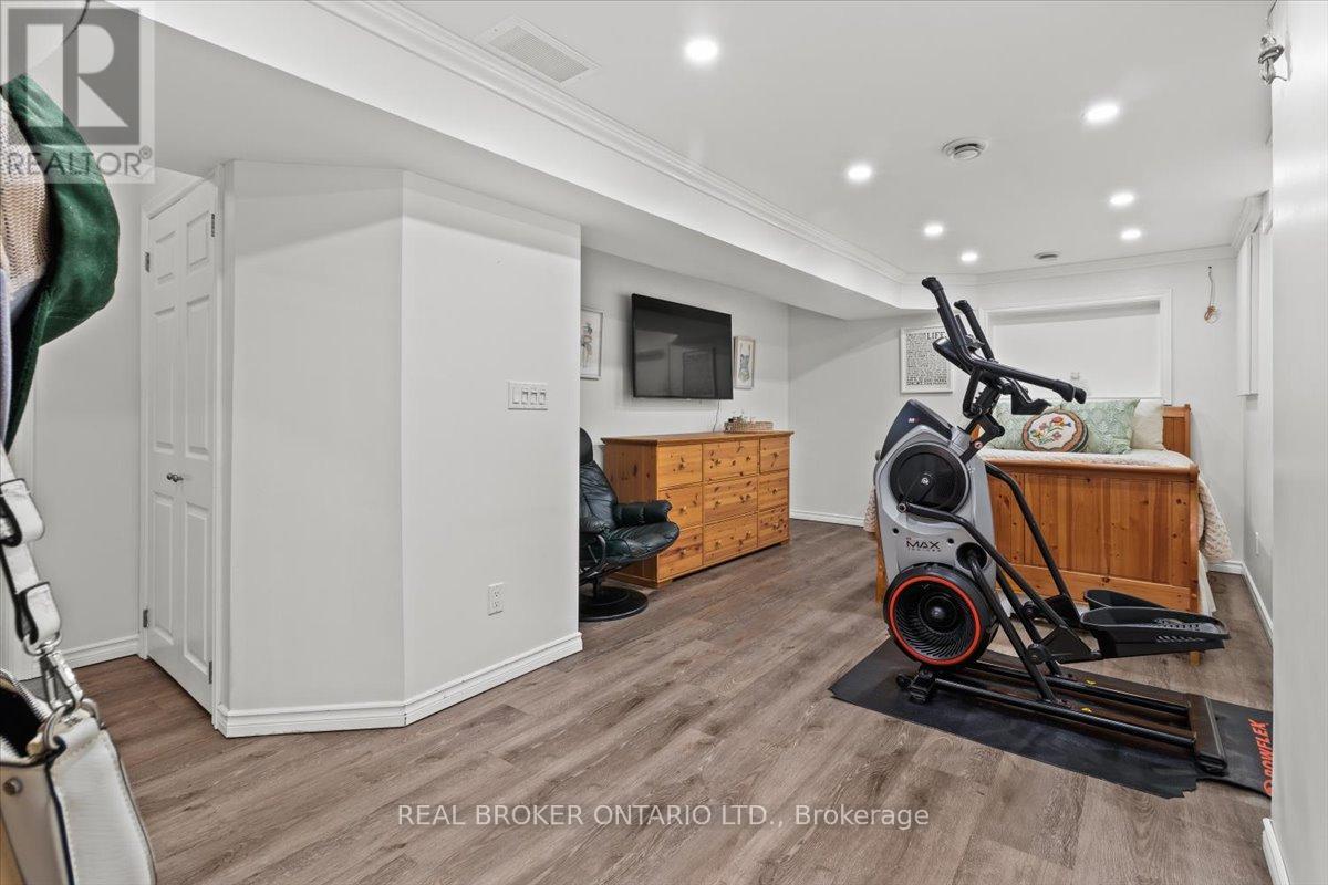 Photo 26 of 2257 Silverbirch Court, Burlington ON