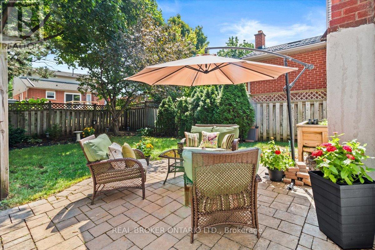 Photo 32 of 2257 Silverbirch Court, Burlington ON