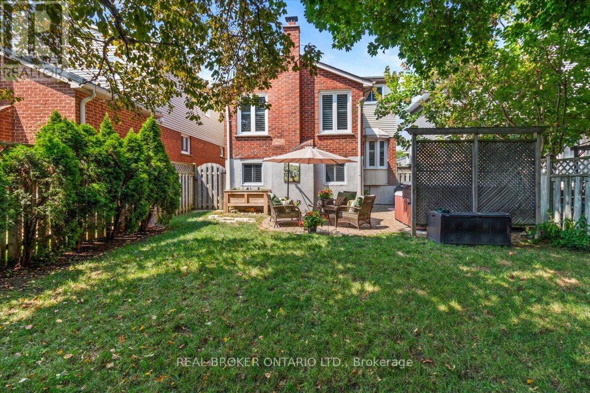 Photo 34 of 2257 Silverbirch Court, Burlington ON