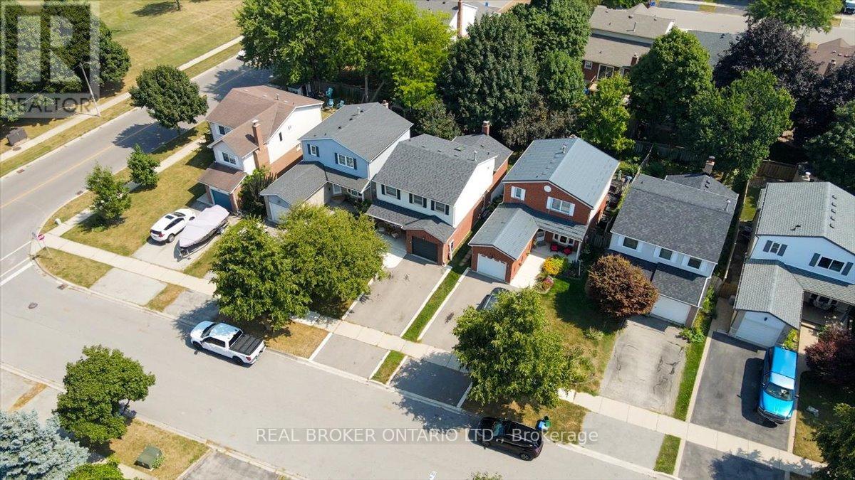 Photo 36 of 2257 Silverbirch Court, Burlington ON