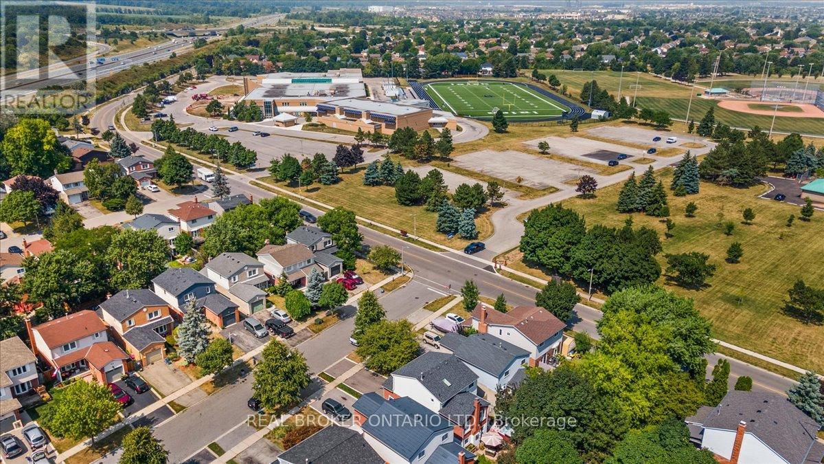 Photo 37 of 2257 Silverbirch Court, Burlington ON