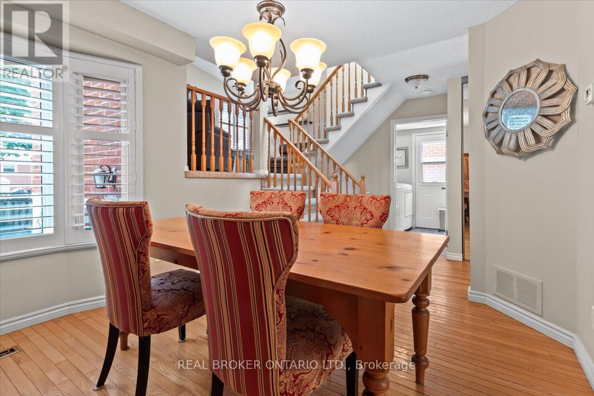 Photo 8 of 2257 Silverbirch Court, Burlington ON
