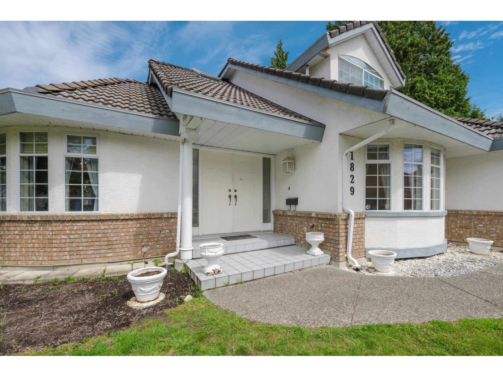 Photo 3 of 1829 Ocean Surf Place, Surrey BC