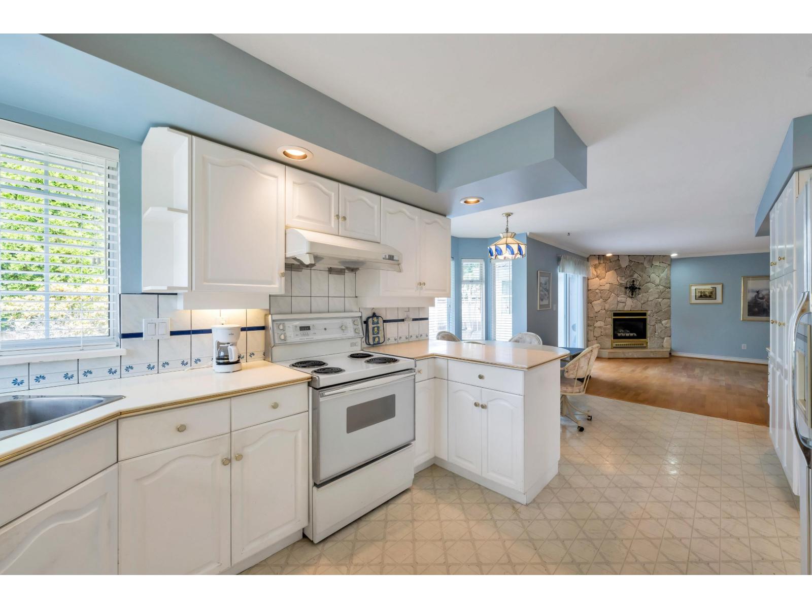 Photo 11 of 1829 Ocean Surf Place, Surrey BC
