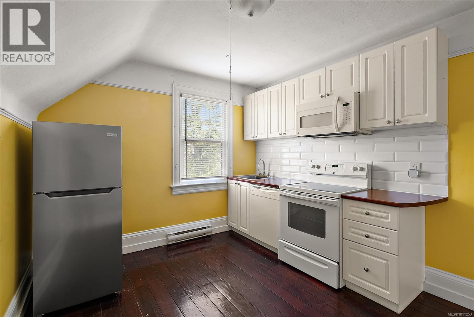 Photo 15 of 146 Simcoe St, Victoria BC