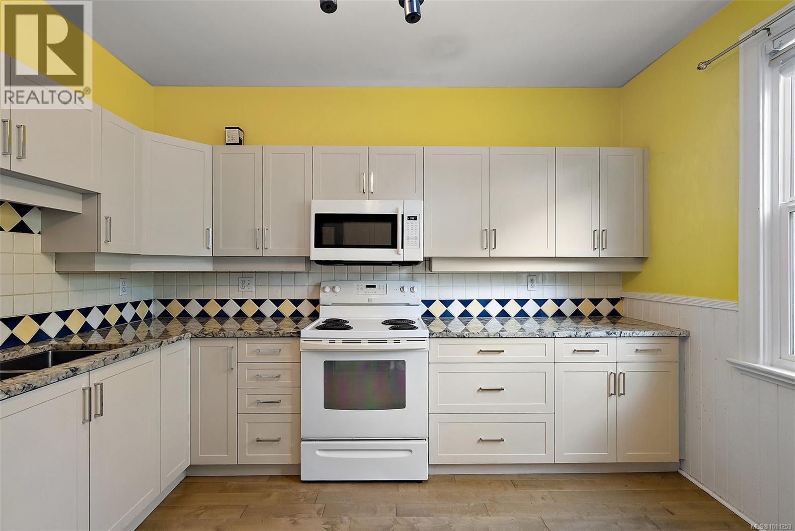 Photo 11 of 146 Simcoe St, Victoria BC