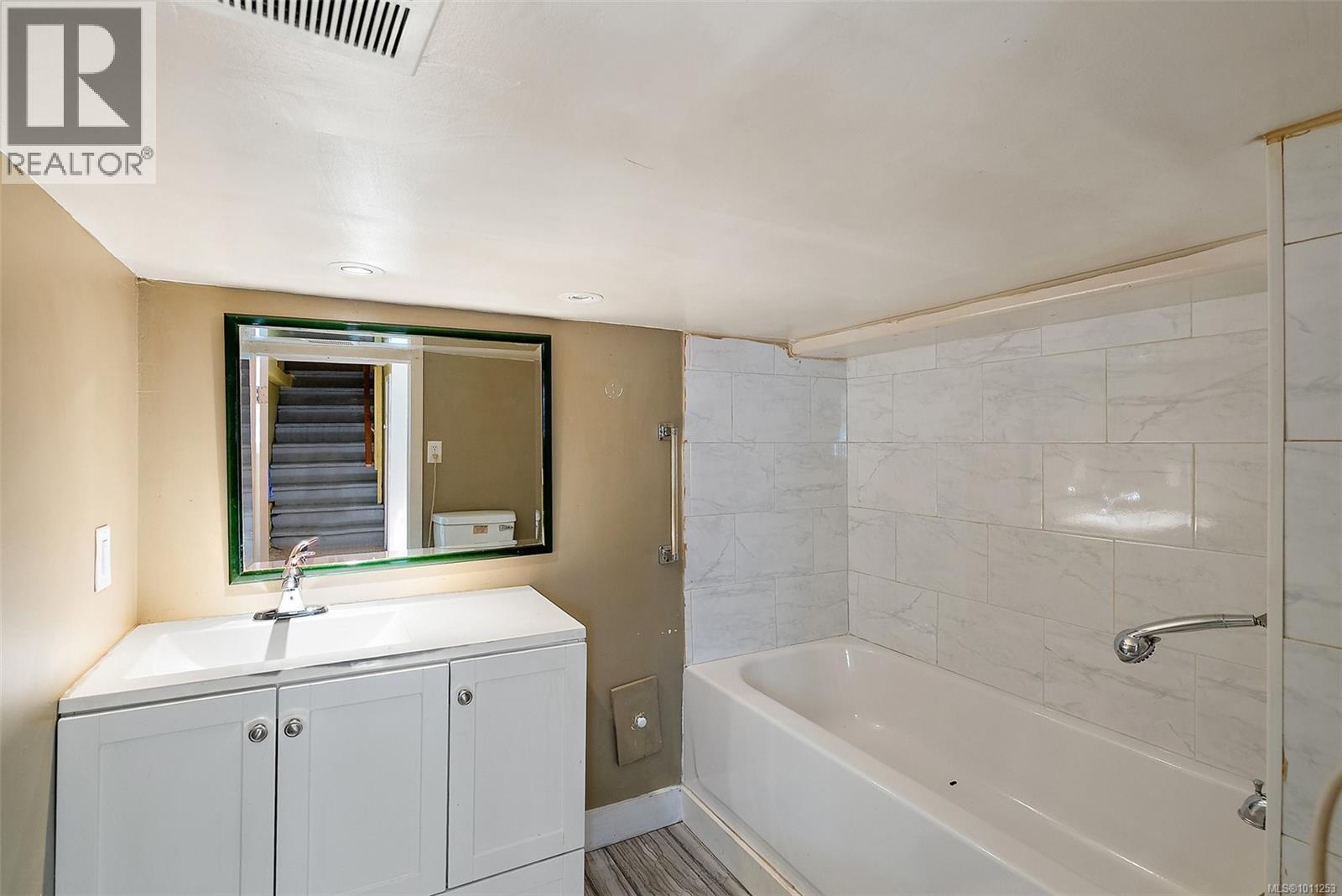 Photo 17 of 146 Simcoe St, Victoria BC